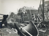 841753 Afbeelding van de bouw van het Vechtgemaal in de sluis in de Vecht te Muiden (provincie Noord-Holland).